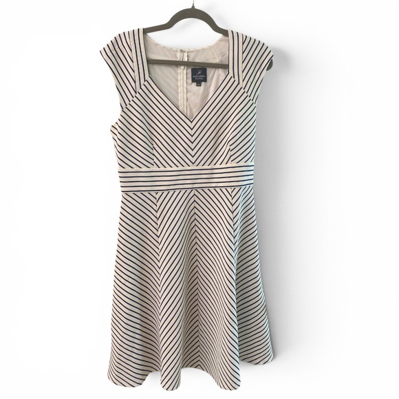 Adrianna Papell Dresses & Skirts - Adrianna Papell Dress Womens Large Navy White Striped Fit Flare V-Neck Cap Sleve